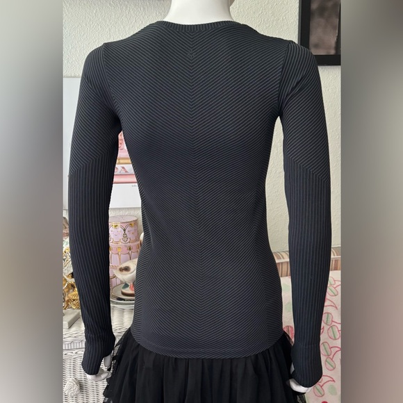 Athleta Pullover Crewneck Seamless Textured Top Long Sleeves - Dark Grey Size XS - Picture 2 of 5